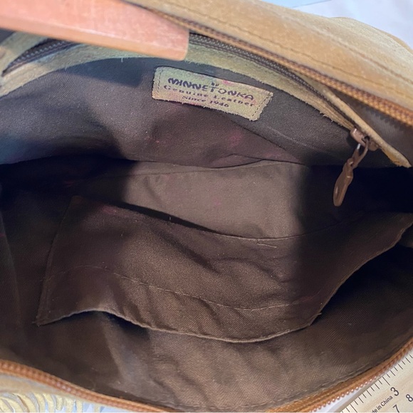 Minnetonka Boho, Cowgirl Fringe Tan Suede Shoulder Bag - Picture 9 of 14